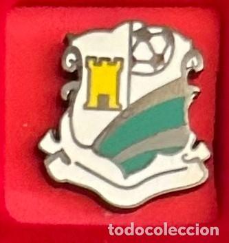 Sammelleidenschaft Sport: Pin de Futbol del Club La Seleccion de los Abulenses - Fuenlabrada Madrid