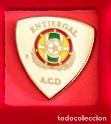 Sammelleidenschaft Sport: Pin de Futbol del Club ACD Entiergal - Mostoles Madrid