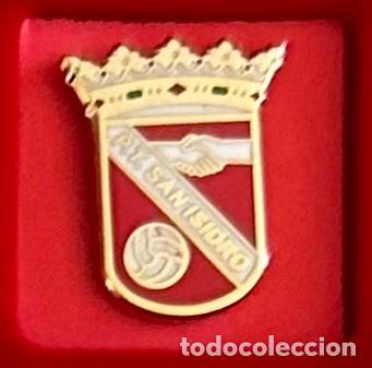 Sammelleidenschaft Sport: Pin de Futbol del Club Pe&ntilde;a Torrejonense San Isidro - Torrejon de Ardoz Madrid