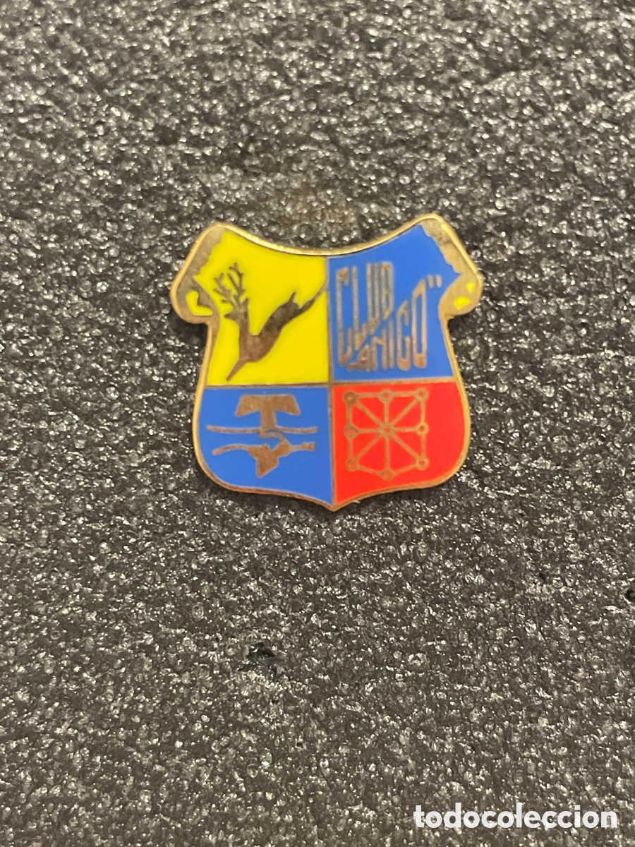 Collectionnisme sportif: Pin 76 CLUB AMIGO C.F. - Pamplona (Navarra)