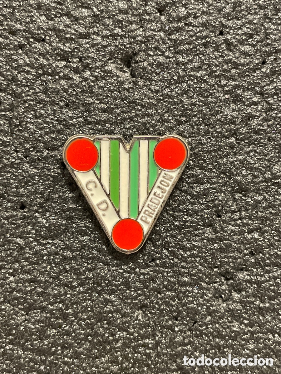 Collectionnisme sportif: Pin 33 C.D. PRADEJON - Pradej&oacute;n (La Rioja)