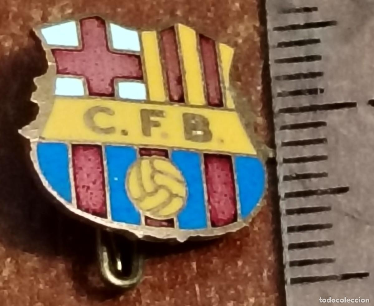 Sammelleidenschaft Sport: Insignia antigua del Club de F&uacute;tbol Barcelona con dos barras