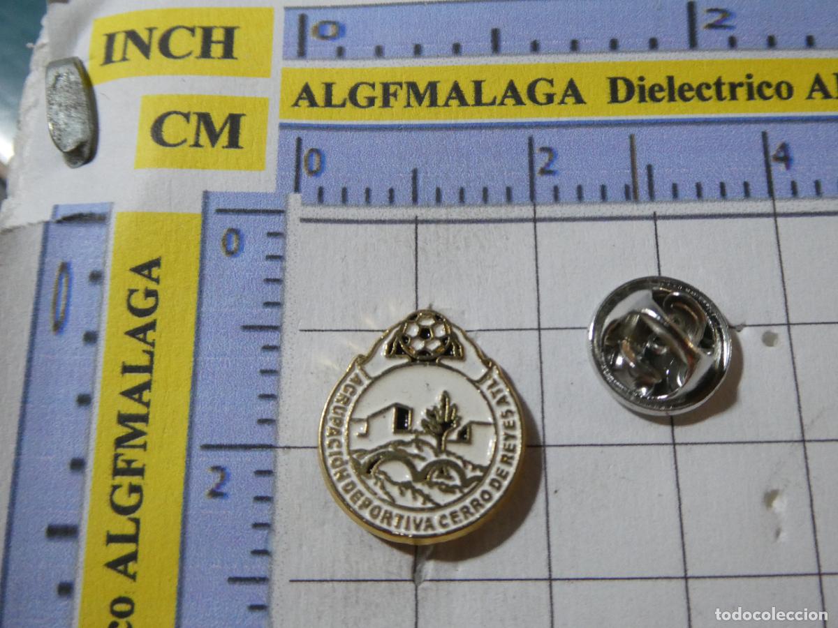 Collezionismo sportivo: PIN DE F&Uacute;TBOL. AGRUPACI&Oacute;N DEPORTIVA CERRO DE REYES BADAJOZ. ESCUDO EQUIPO
