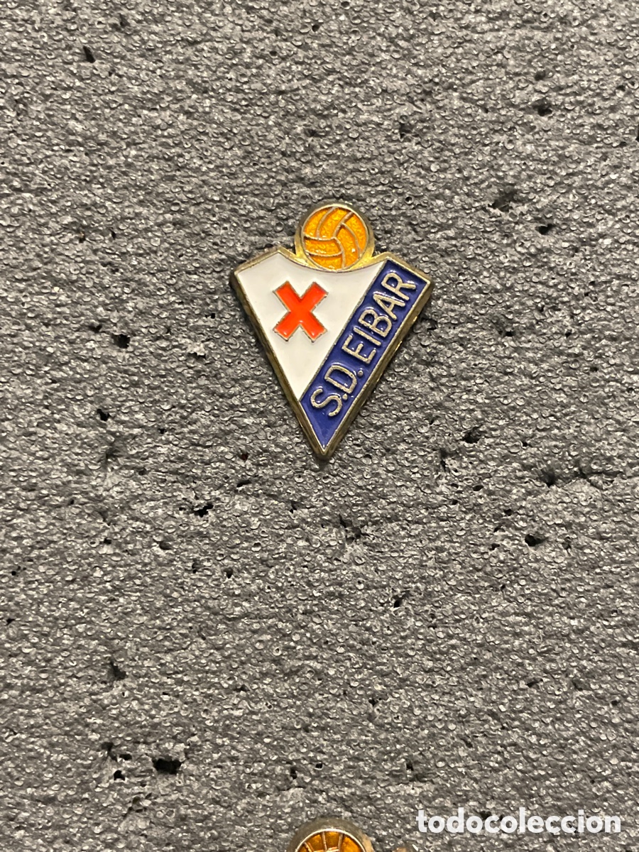 Collectionnisme sportif: Pin 3 S.D. EIBAR - Eibar (Guip&uacute;zcoa)