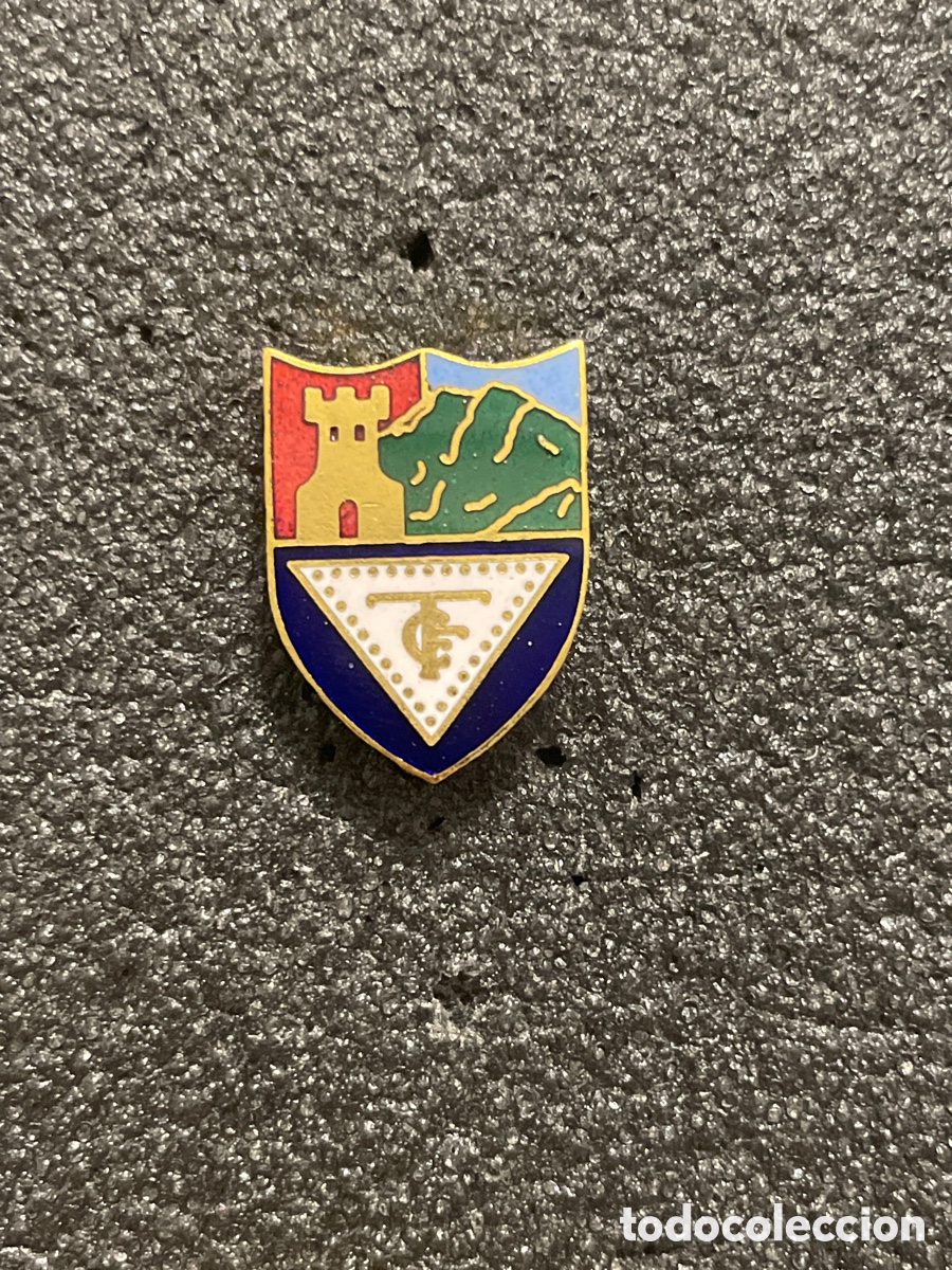 Collectionnisme sportif: Pin 17 TOLOSA C.F. - Tolosa (Guip&uacute;zcoa)