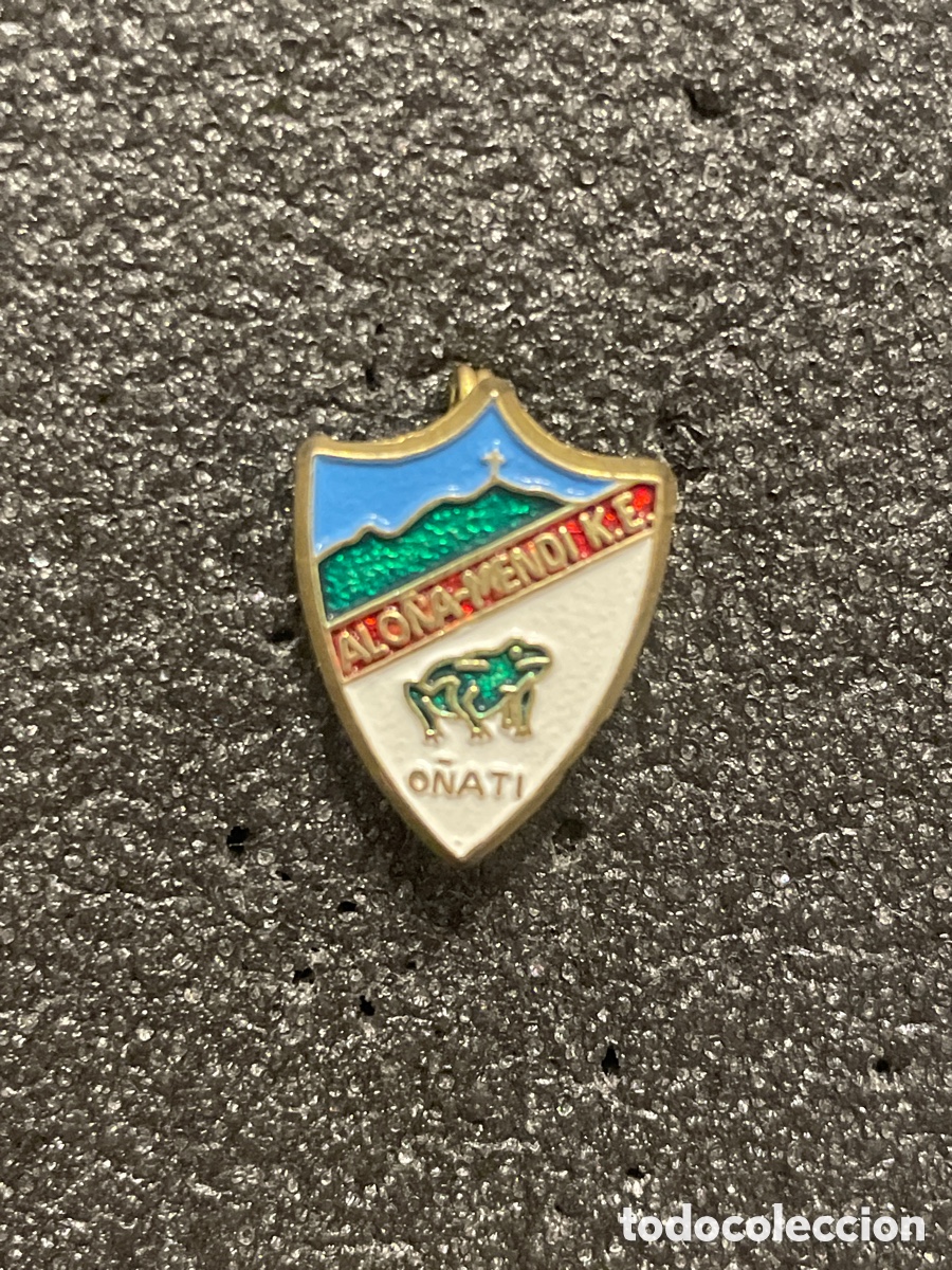 Collectionnisme sportif: Pin 24 ALO&Ntilde;A MENDI K.E. - O&ntilde;ati (Guip&uacute;zcoa)