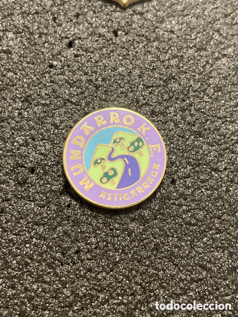 Collectionnisme sportif: Pin 29 MUNDARRO K.E. -Astigarraga (Guip&uacute;zcoa)