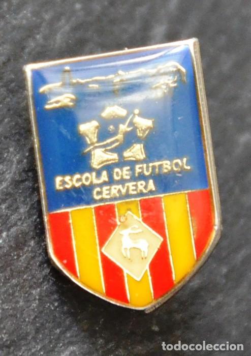 Collectionnisme sportif: PIN F&Uacute;TBOL ESCOLA DE FUTBOL CERVERA (LLEIDA)