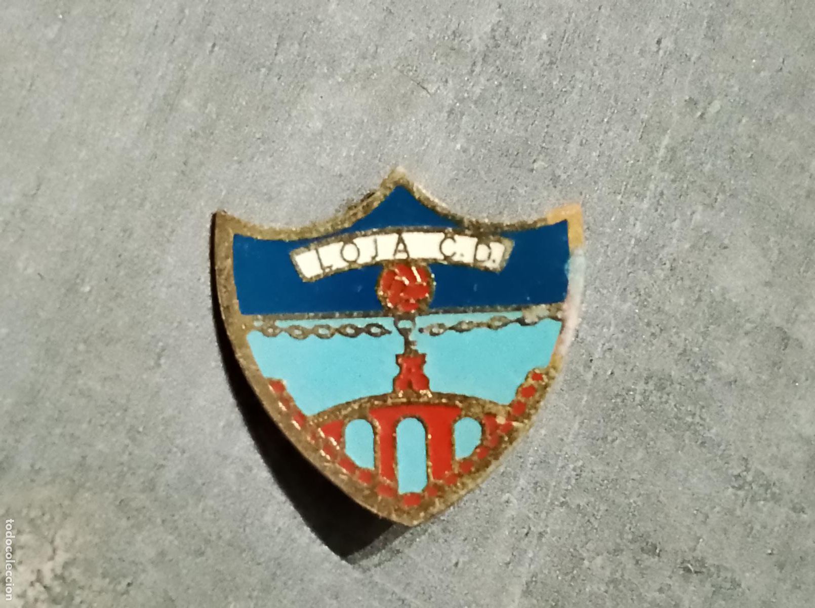 Collectionnisme sportif: Pin escudo equipo futbol club deportivo loja insignia antigua imperdible esmaltada club granada