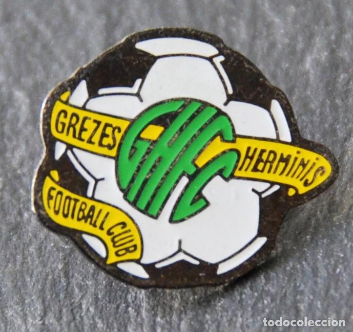 Collectionnisme sportif: PIN INSIGNIA GR&Egrave;ZES HERMINIS FOOTBALL CLUB / CARCASSONNE (FRANCIA)
