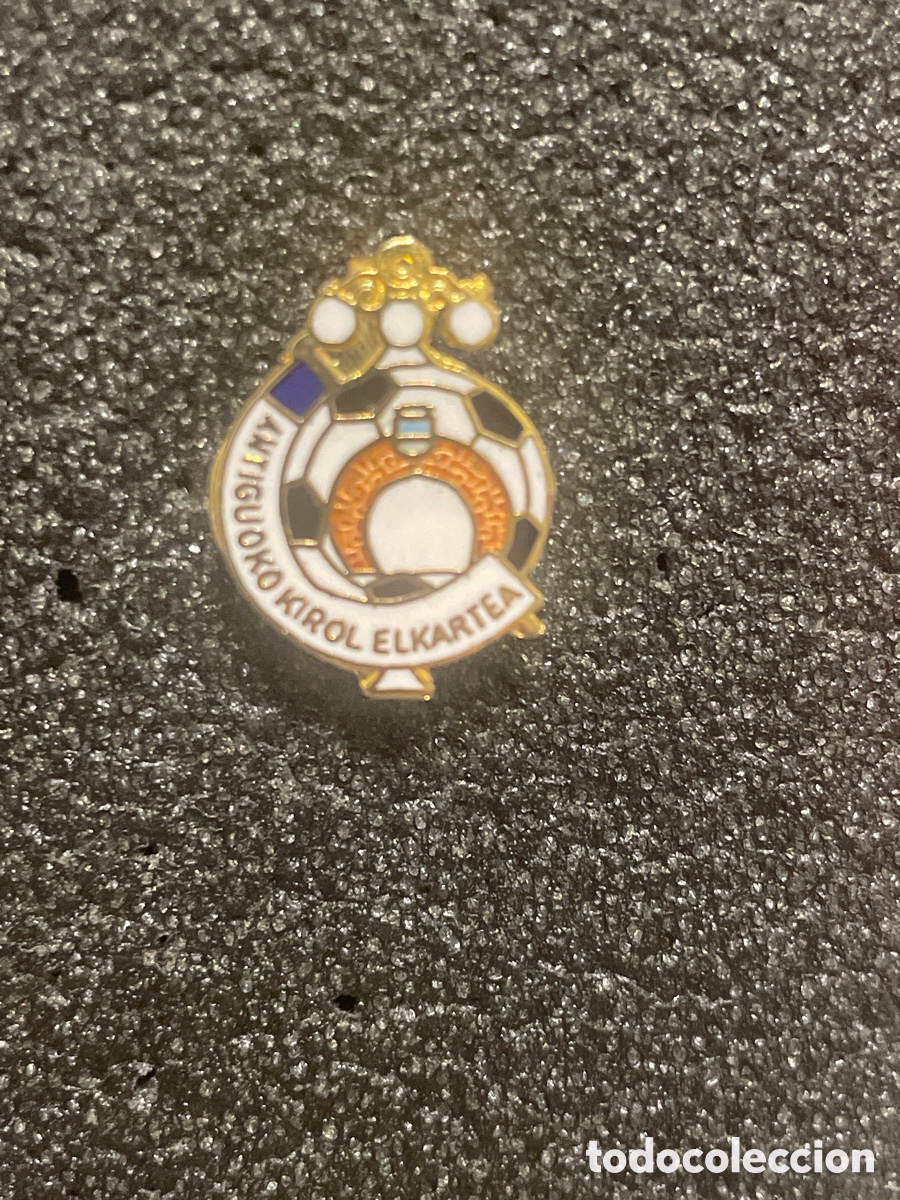 Collectionnisme sportif: Pin 45 ANTIGUOKO K.E. -Donostia (Guip&uacute;zcoa)