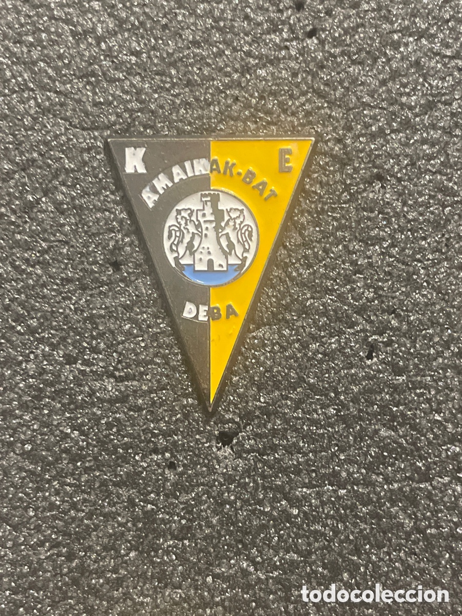 Collectionnisme sportif: Pin 46 AMAIKAK BAT K.E. - Deba (Guip&uacute;zcoa)