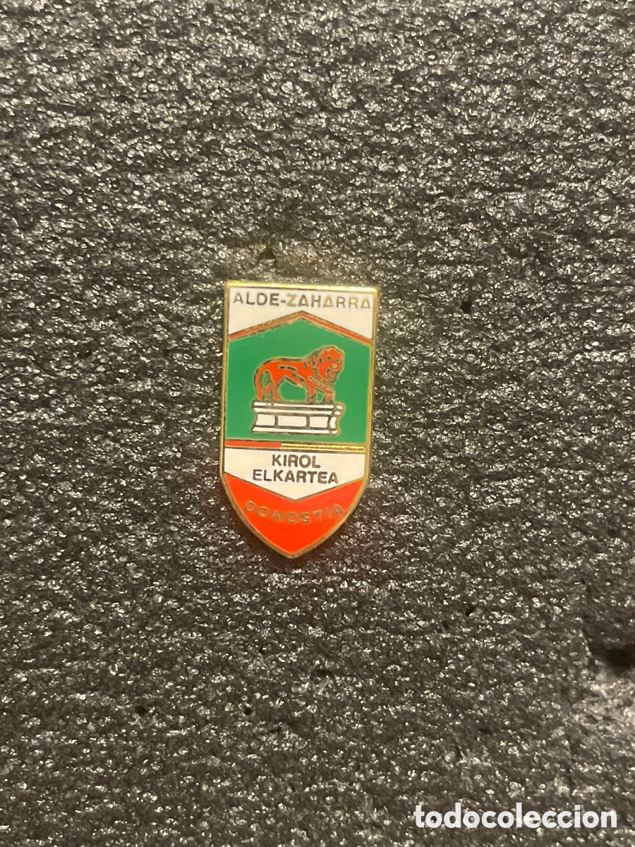 Collectionnisme sportif: Pin 56 ALDE ZAHARRA K.E. - Donostia (Guip&uacute;zcoa)