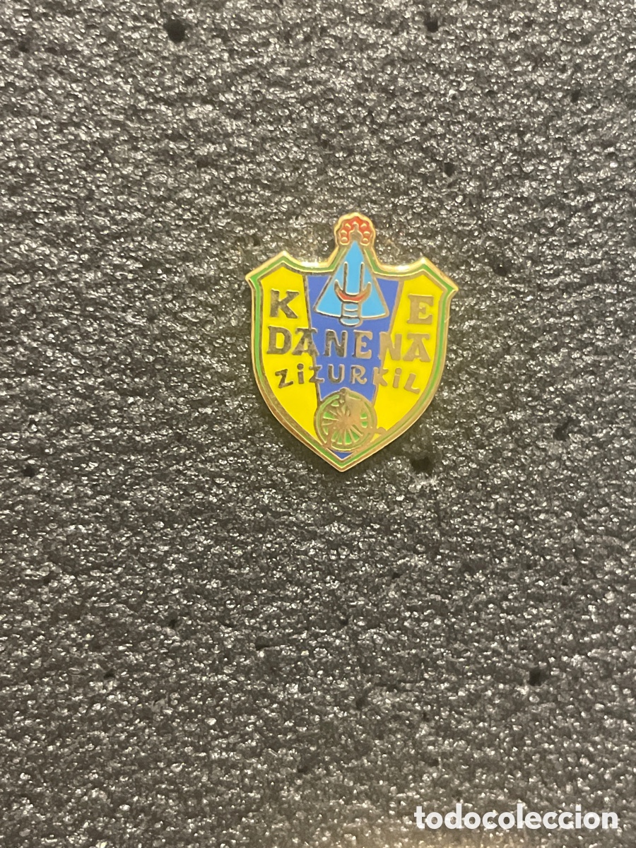 Collectionnisme sportif: Pin 70 K.E. DANENA - Zizurquil (Guip&uacute;zcoa)