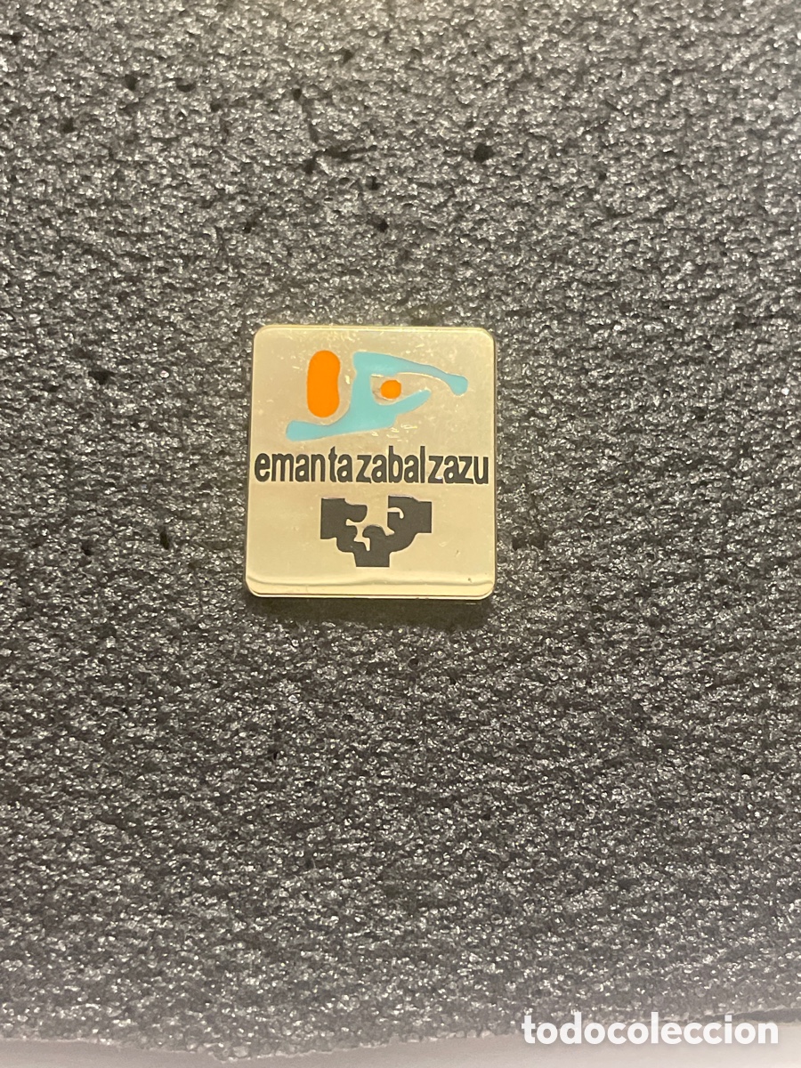 Collectionnisme sportif: Pin 73 UNIVERSIDAD DEL PA&Iacute;S VASCO C.F. - San Sebasti&aacute;n (Guip&uacute;zcoa)