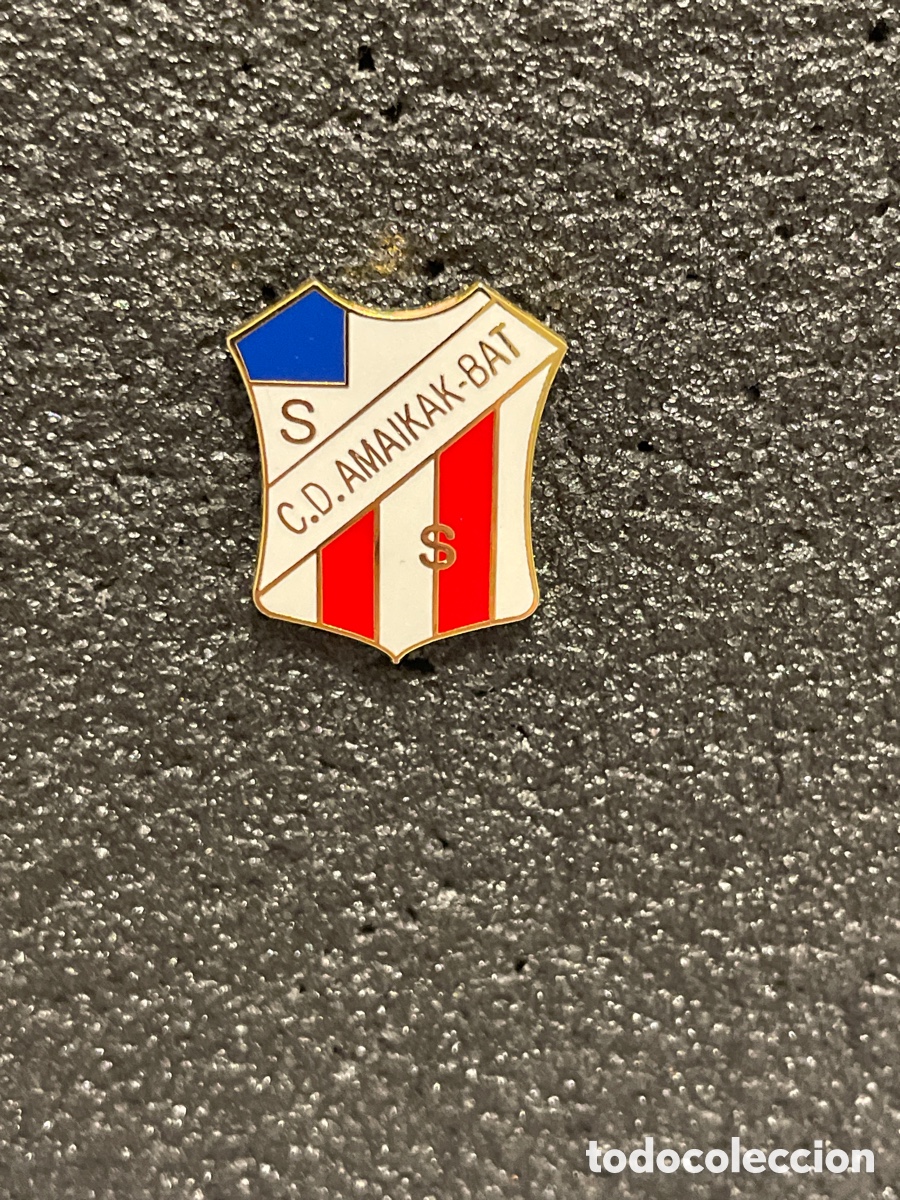Collectionnisme sportif: Pin 83 C.D. AMAIKAK BAT - San Sebasti&aacute;n