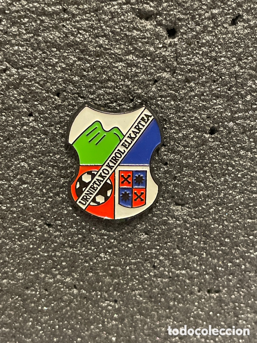 Collectionnisme sportif: Pin 84 URNIETAKO K.E. - Urnieta (Guip&uacute;zcoa)