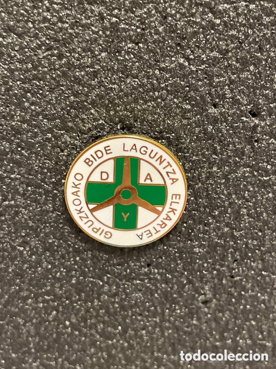 Collectionnisme sportif: Pin 97 D.Y.A. GUIPUZKOAKO BIDE L. E. - San Sebastian (Guip&uacute;zcoa)