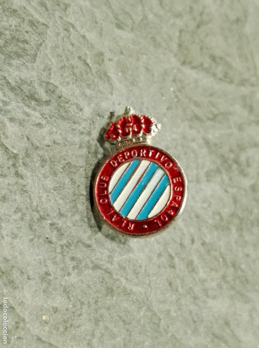 Collectionnisme sportif: Pin escudo equipo futbol real club deportivo espa&ntilde;ol Barcelona insignia imperdible