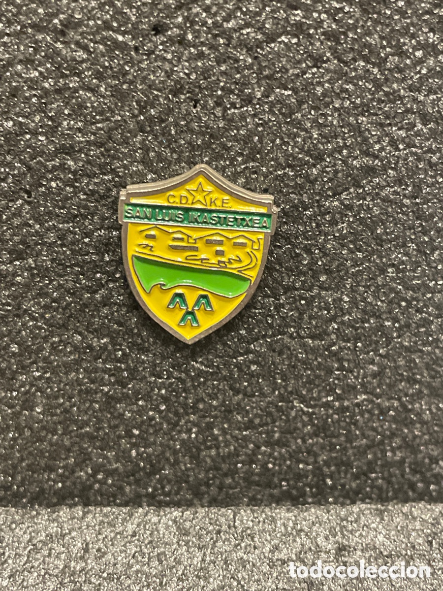 Collectionnisme sportif: Pin 103 C.D. SAN LUIS IKASTETXEA K.E. - Pasajes De San Pedro (Guip&uacute;zcoa)