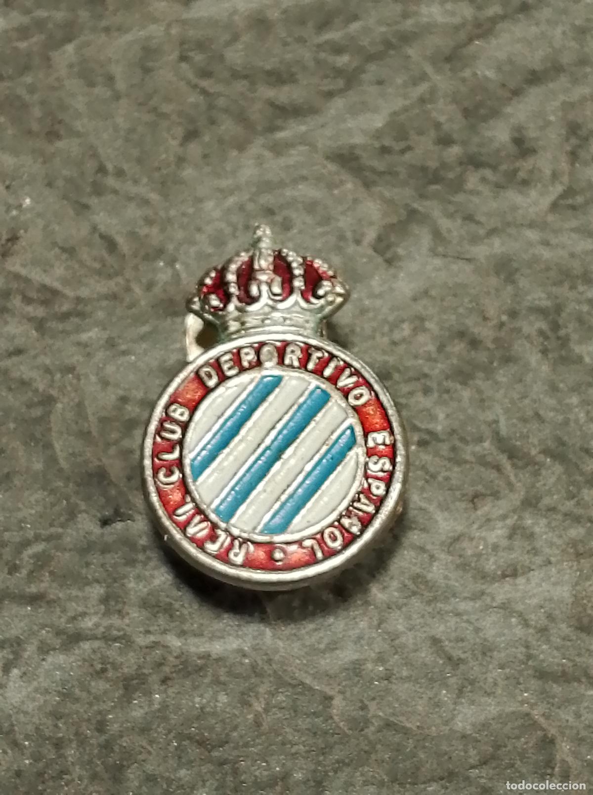 Collectionnisme sportif: Pin escudo equipo futbol real club deportivo espa&ntilde;ol Barcelona insignia ojal bot&oacute;n club espa&ntilde;ol