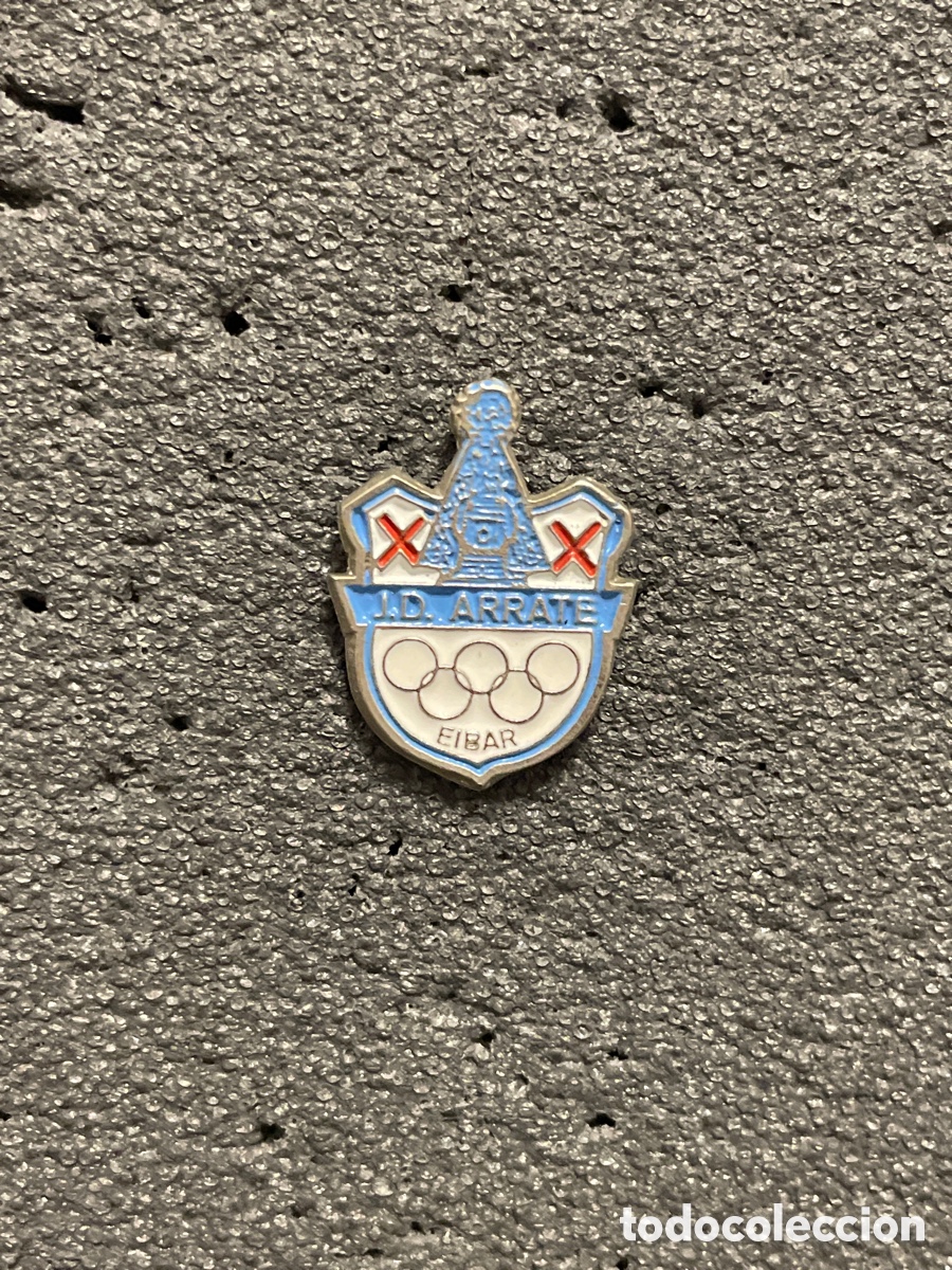 Collectionnisme sportif: Pin 104 JUVENTUD DEPORTIVA ARRATE - Eibar (Guip&uacute;zcoa)