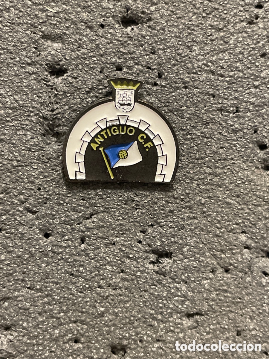 Collectionnisme sportif: Pin 109 ANTIGUO C.F. - San Sebasti&aacute;n
