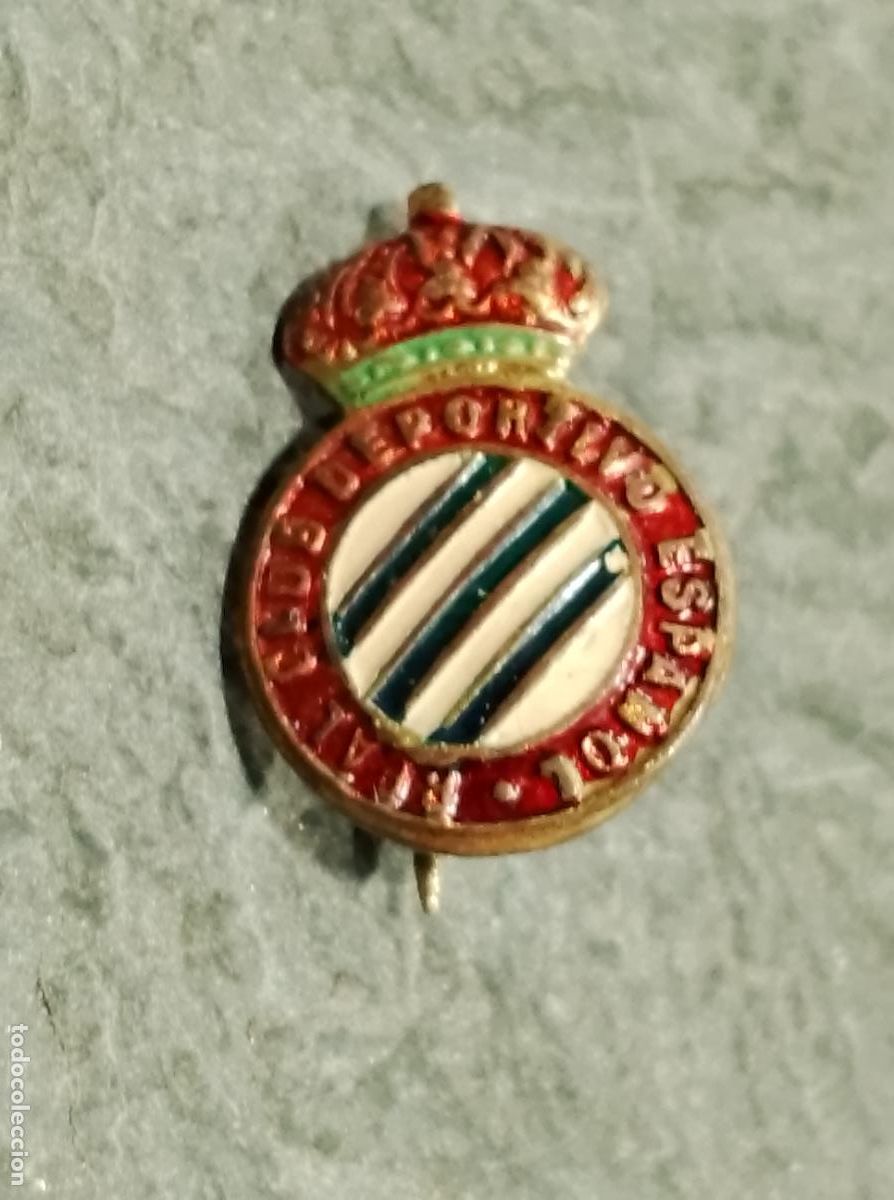 Collectionnisme sportif: Pin escudo antiguo equipo futbol real club deportivo espa&ntilde;ol Barcelona insignia antigua imperdible