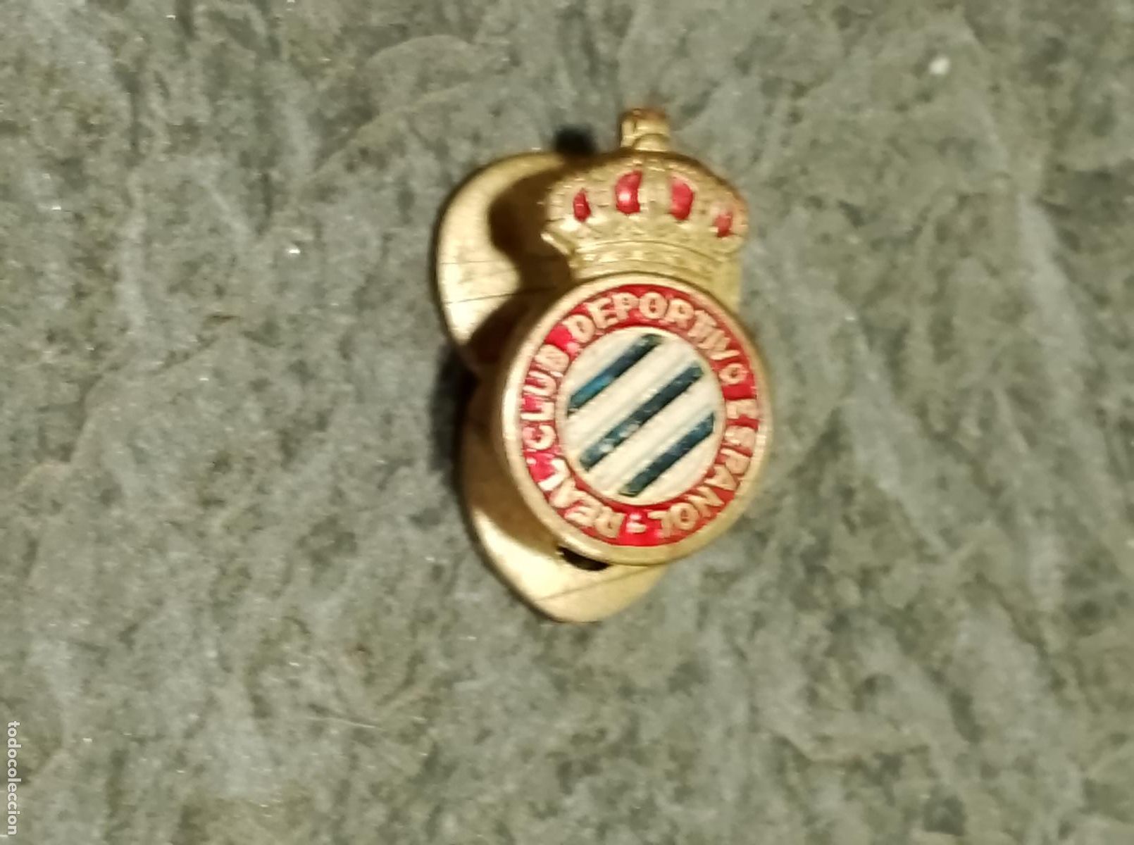 Collectionnisme sportif: Pin antiguo equipo futbol real club deportivo espa&ntilde;ol Barcelona insignia antigua ojal