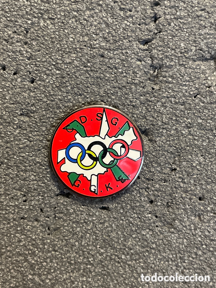 Collectionnisme sportif: Pin 148 GUIPUZKOACO GORREN K.E. - San Sebastian (Guip&uacute;zcoa)