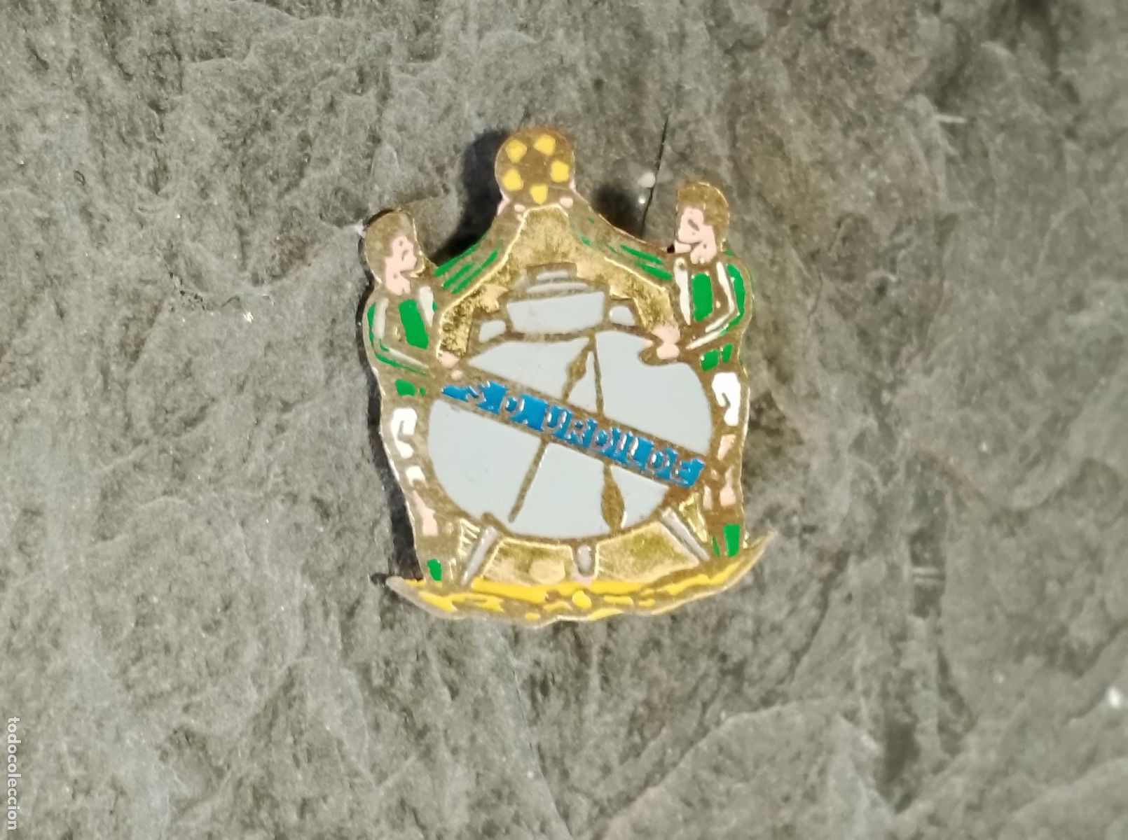 Collectionnisme sportif: Pin futbol sociedad deportiva urdilde rara insignia antigua esmaltada imperdible equipo coru&ntilde;a