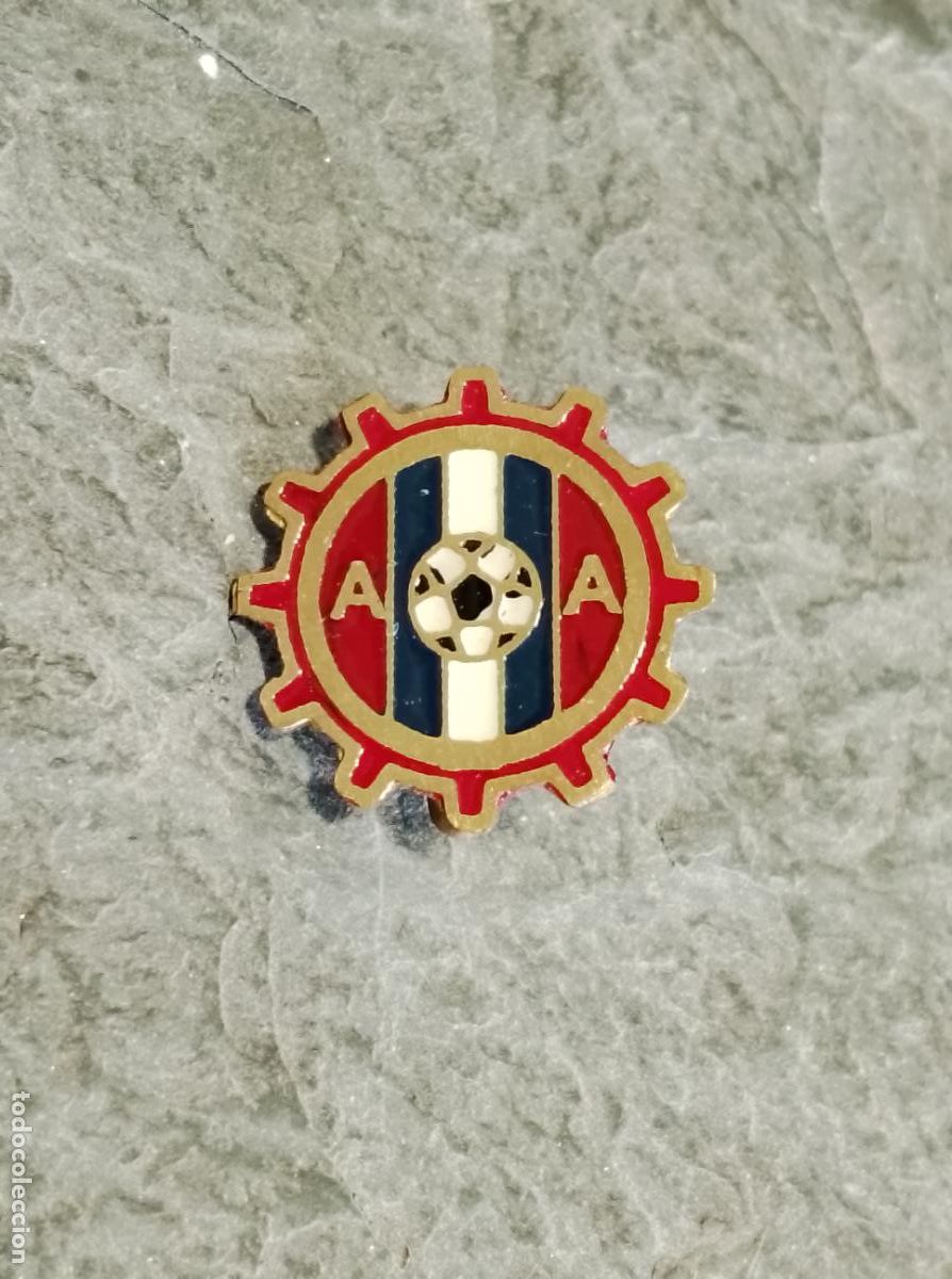 Collectionnisme sportif: Pin futbol club atl&eacute;tico Avil&eacute;s rara insignia antigua esmaltada imperdible federaci&oacute;n asturias