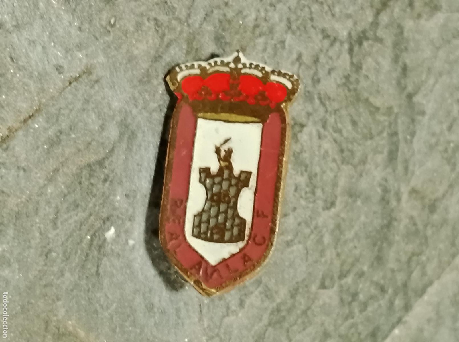 Collectionnisme sportif: Pin antiguo club futbol real avila rara insignia imperdible esmaltada equipo federaci&oacute;n espa&ntilde;ola