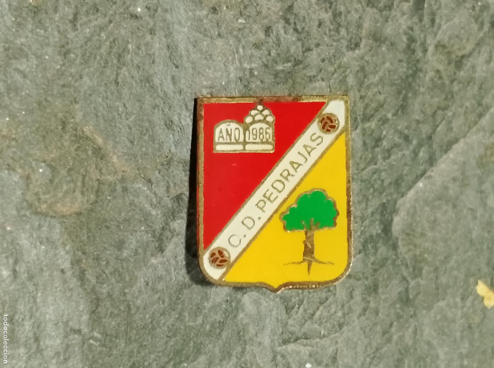 Collectionnisme sportif: Pin antiguo futbol club deportivo pedrajas rara insignia imperdible esmaltada equipo valladolid