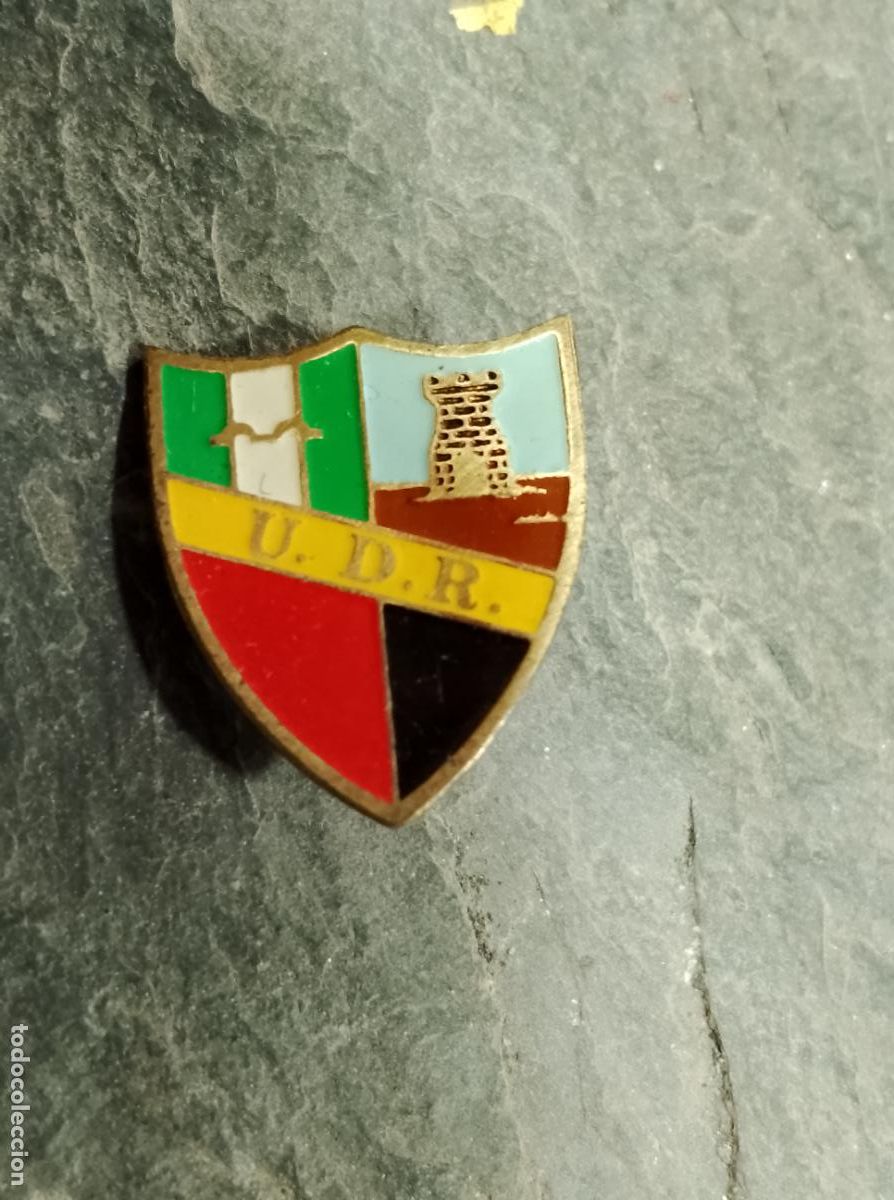 Collectionnisme sportif: Pin antiguo futbol club union deportiva rote&ntilde;a rara insignia imperdible esmaltada equipo cadiz