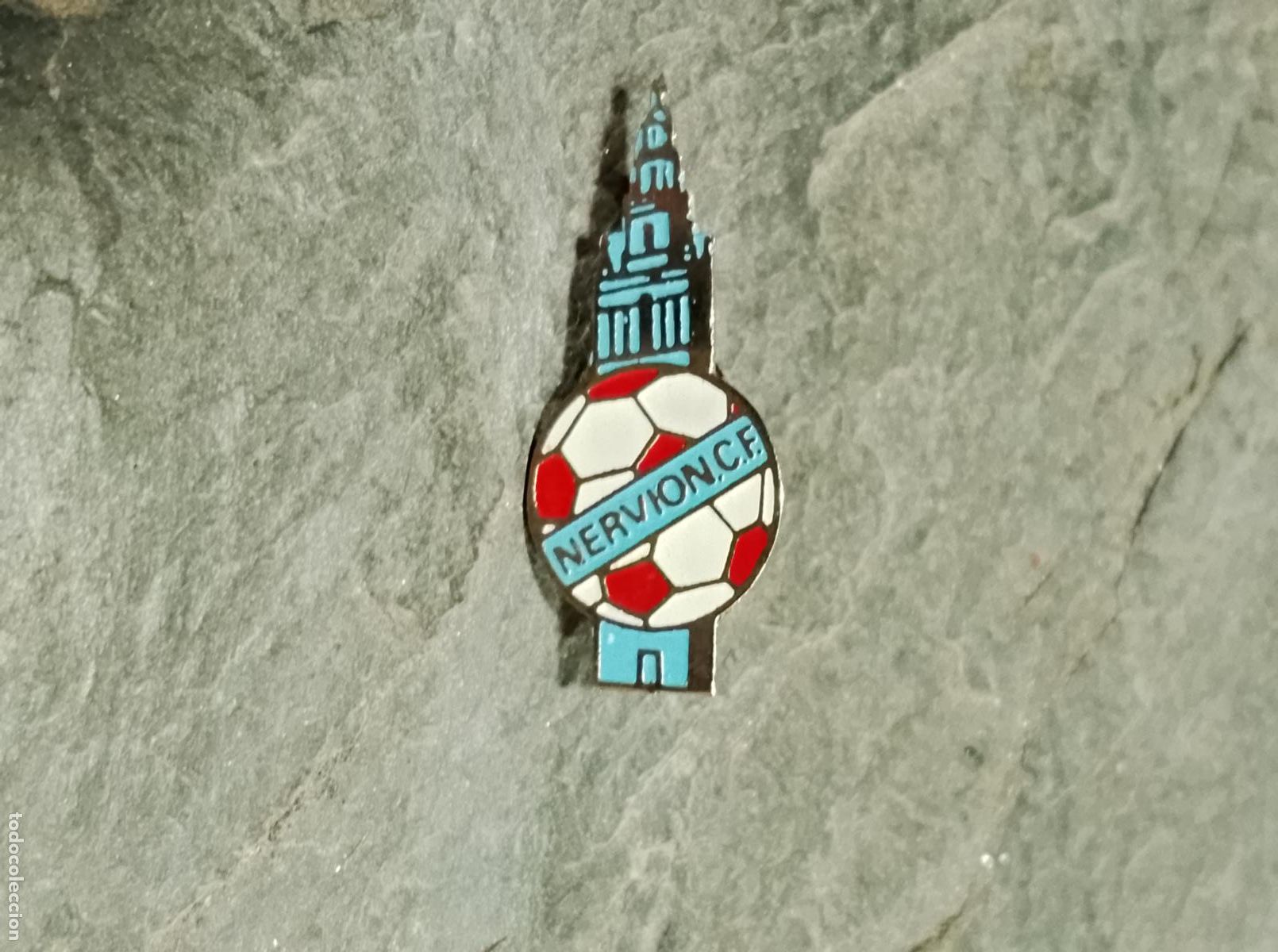 Collectionnisme sportif: Pin antiguo club futbol Nervi&oacute;n rara insignia imperdible esmaltada equipo federaci&oacute;n espa&ntilde;ola