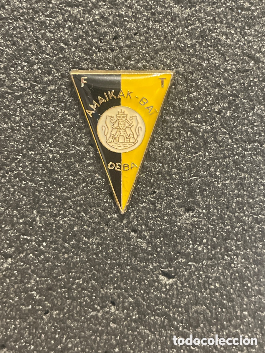 Collectionnisme sportif: Pin 182 F.T. AMAIKAT BAT - Deba (Guip&uacute;zcoa)