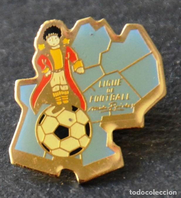 Collectionnisme sportif: PIN F&Uacute;TBOL LIGUE DE FOOTBALL PETIT PRINCE (FRANCIA)