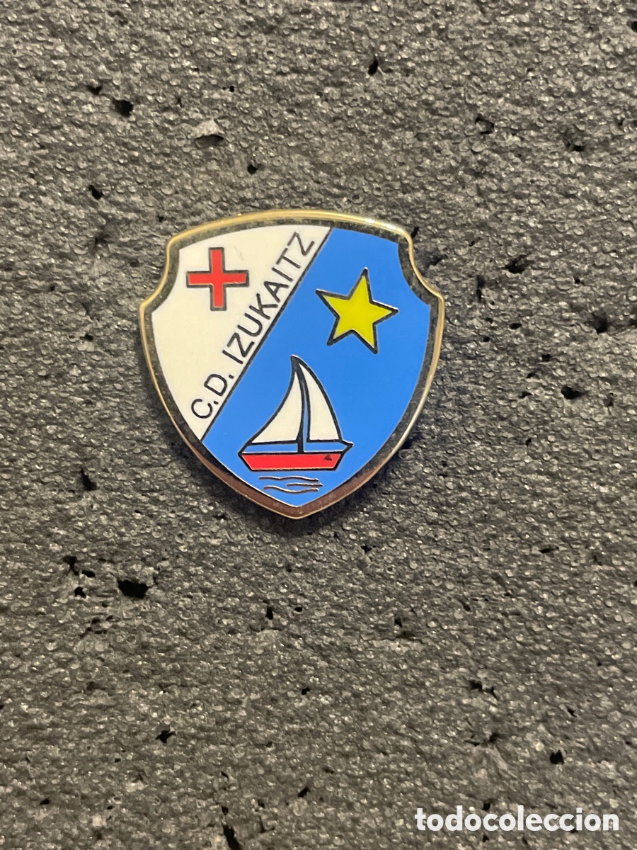 Colecionismo desportivo: Pin 234 C.D. IZUKAITZ - Donostia (Guip&uacute;zcoa)