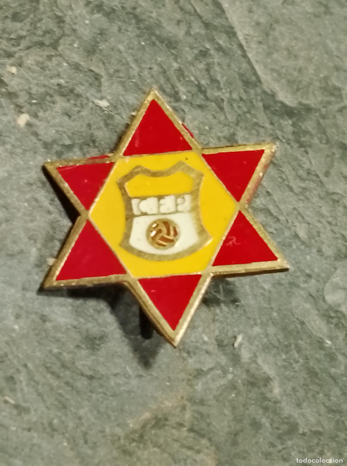 Coleccionismo deportivo: Pin escudo club futbol priegue insignia esmaltada imperdible equipo Pontevedra federaci&oacute;n gallega