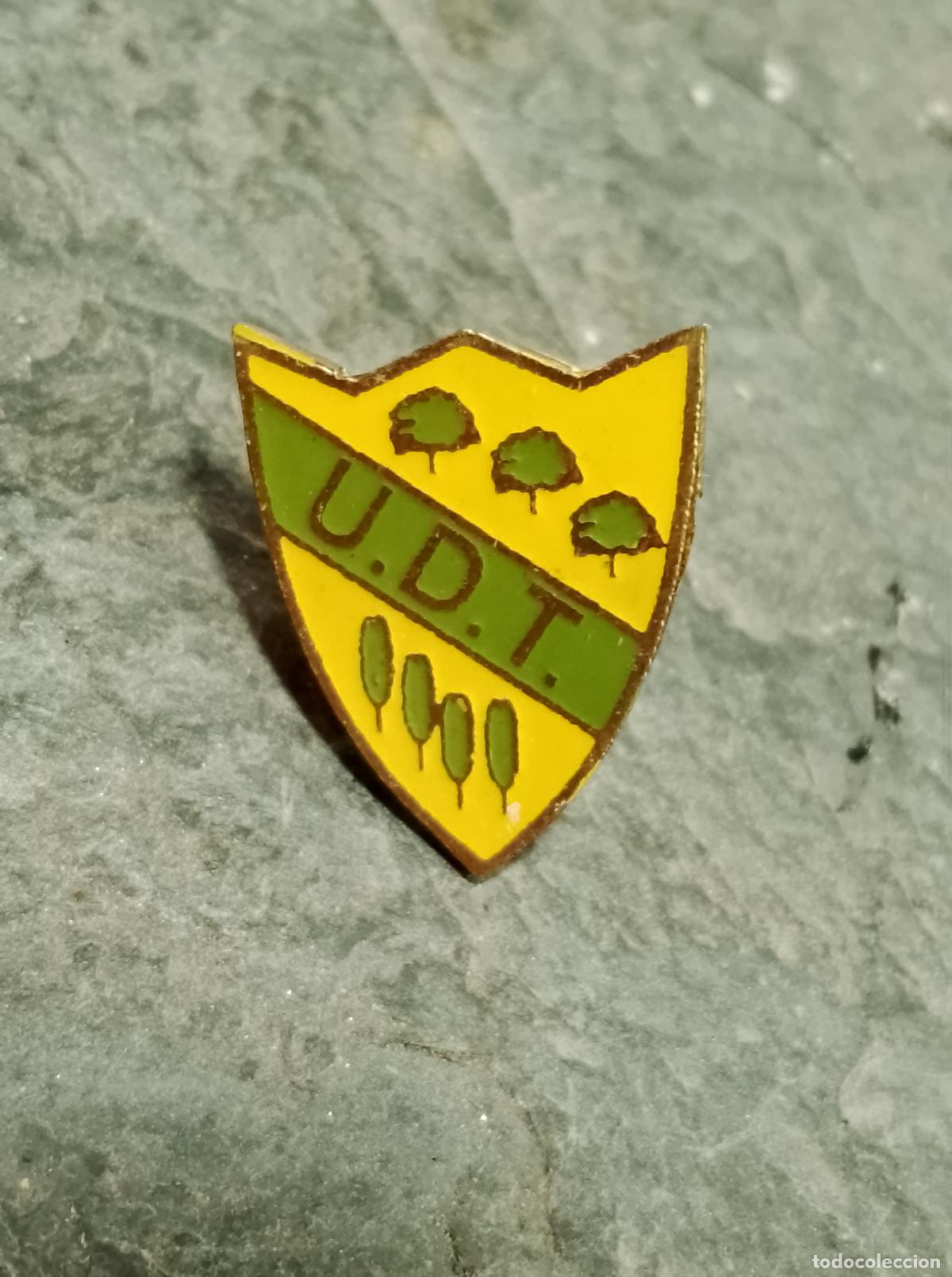 Collectionnisme sportif: Pin escudo equipo futbol uni&oacute;n deportiva tesorillos insignia esmaltada club federaci&oacute;n andaluza