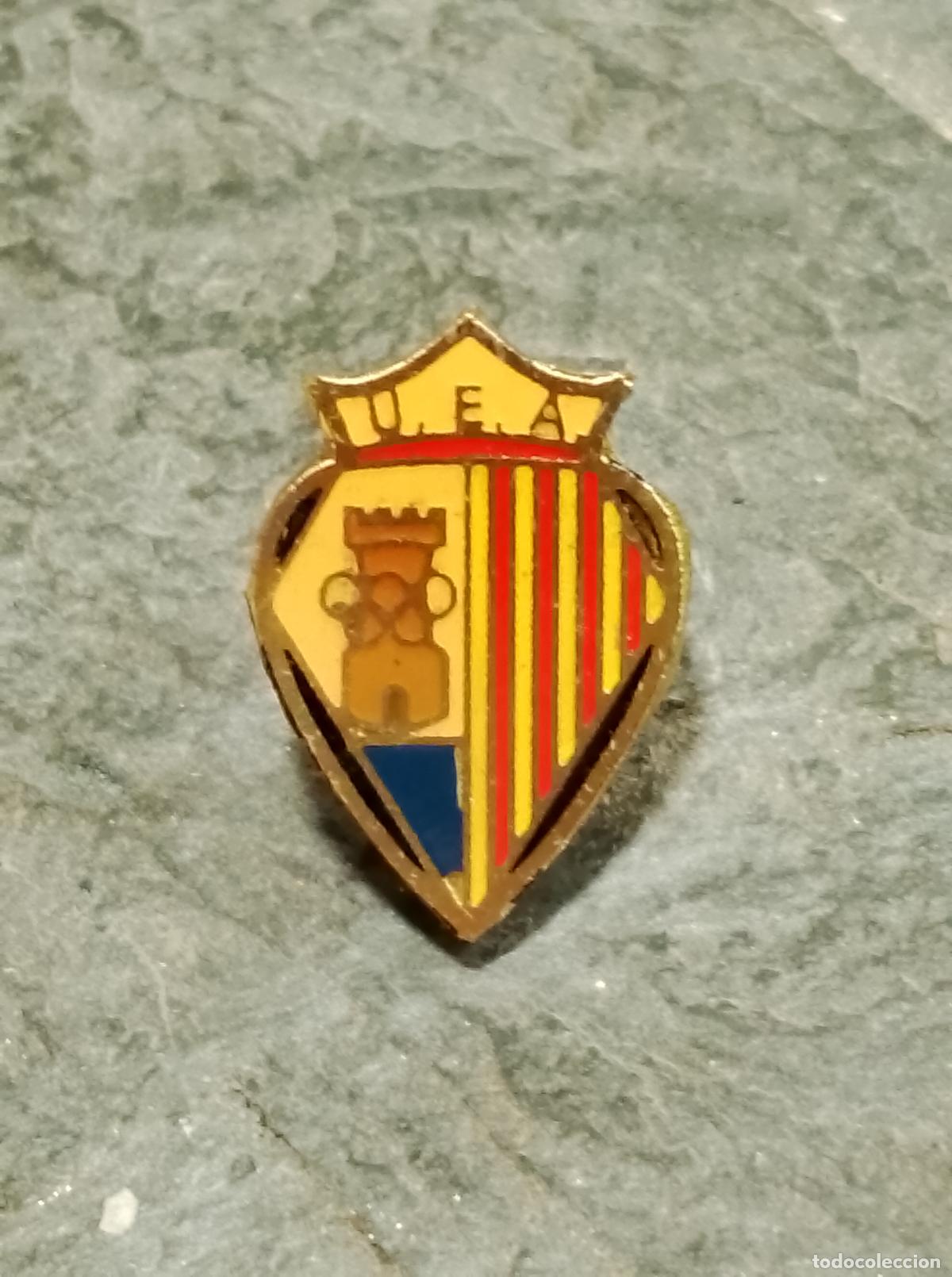 Colecionismo desportivo: Pin equipo futbol club esportiu aldeana insignia esmaltada club tarragona federaci&oacute;n catalu&ntilde;a