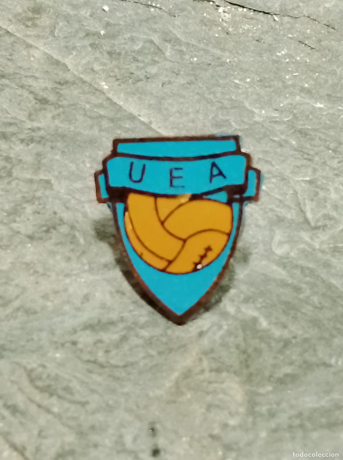 Colecionismo desportivo: Pin escudo equipo uea futbol union esportiva aiguafreda insignia esmaltada club federaci&oacute;n catalu&ntilde;a