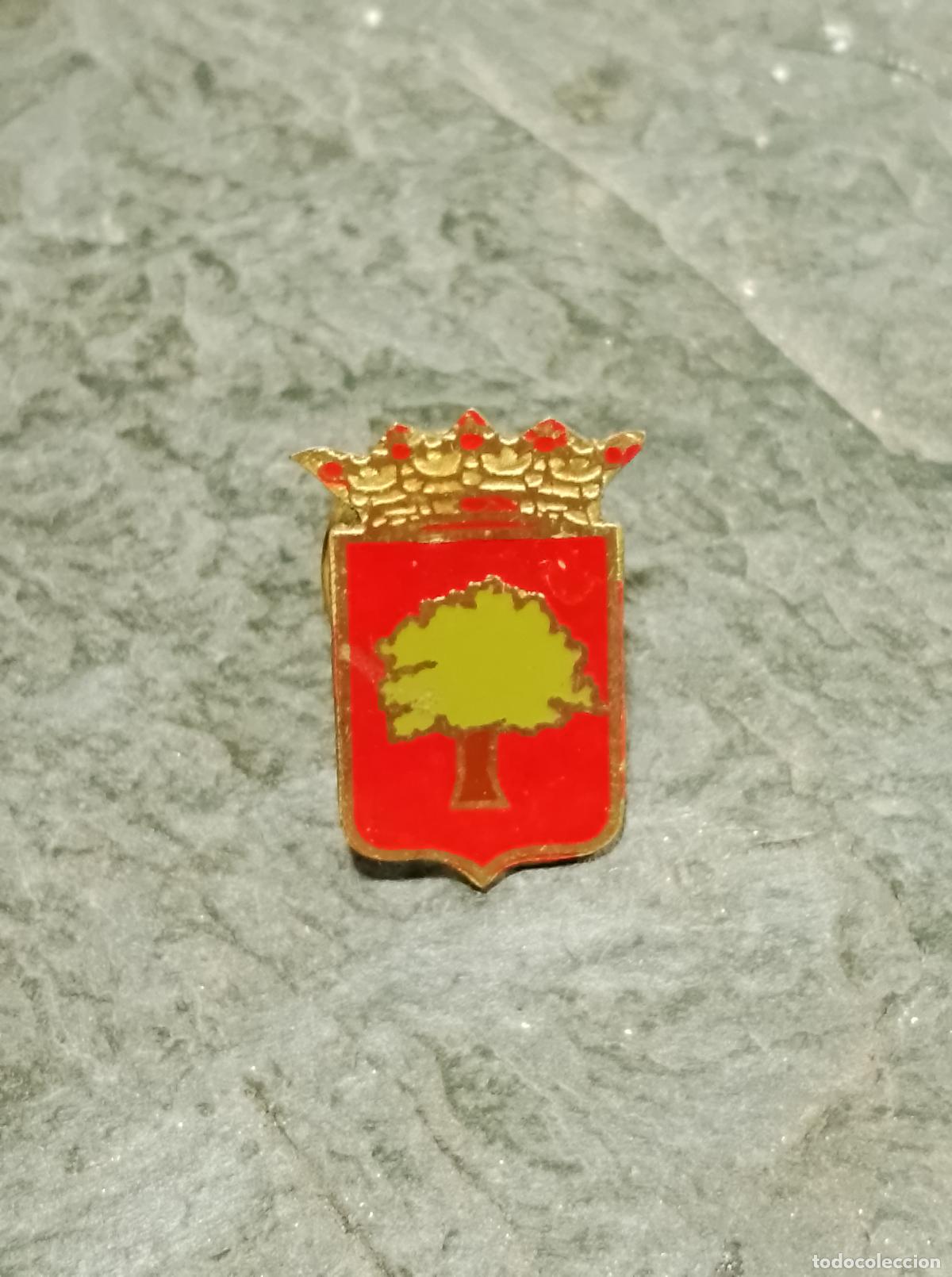 Colecionismo desportivo: Pin escudo equipo club futbol Montanejos insignia esmaltada castellon federaci&oacute;n valenciana