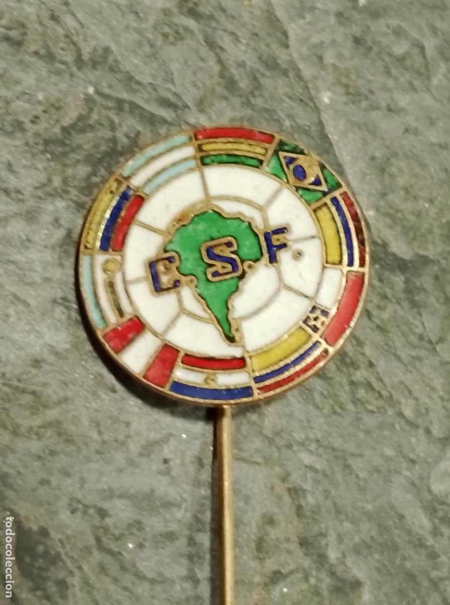 Colecionismo desportivo: Antiguo pin futbol conmebol Confederaci&oacute;n sudamericana futbol insignia muy rara esmaltada aguja
