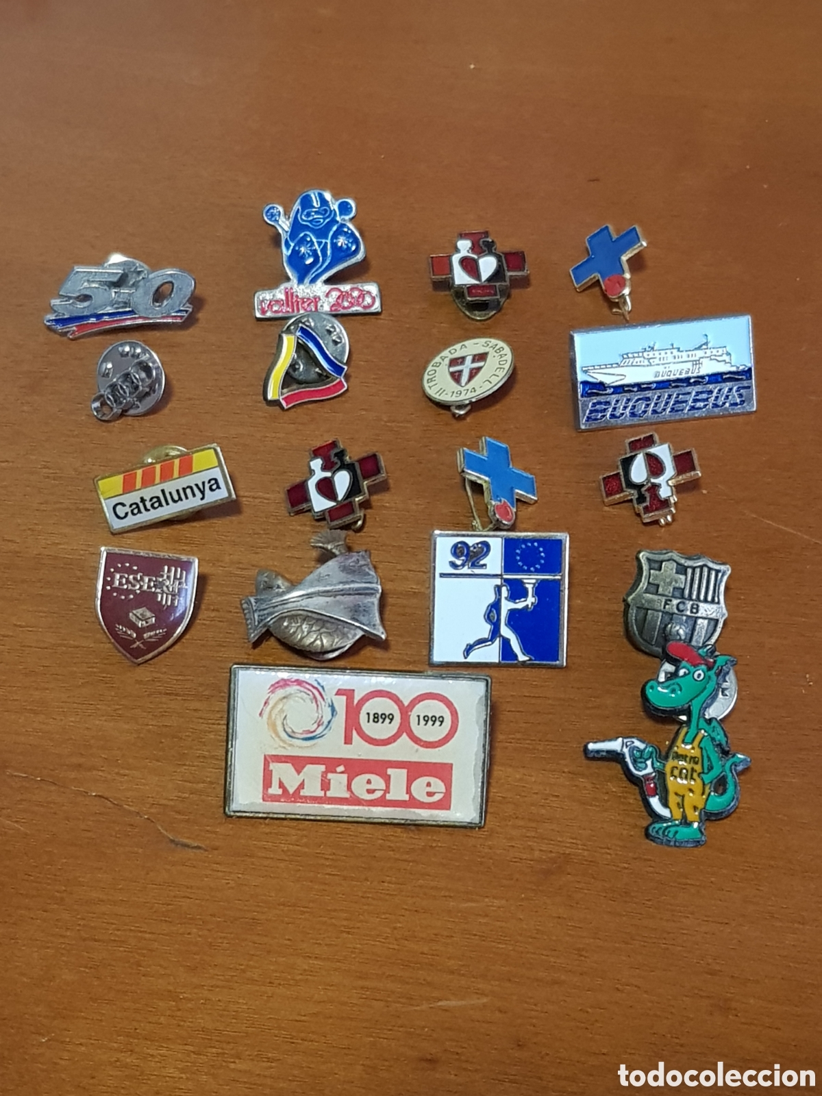 Sammelleidenschaft Sport: Lote de 18 Pins de diferentes temas, Bar&ccedil;a, Cruz Roja, Sabadell, Olimpiadas, etc.