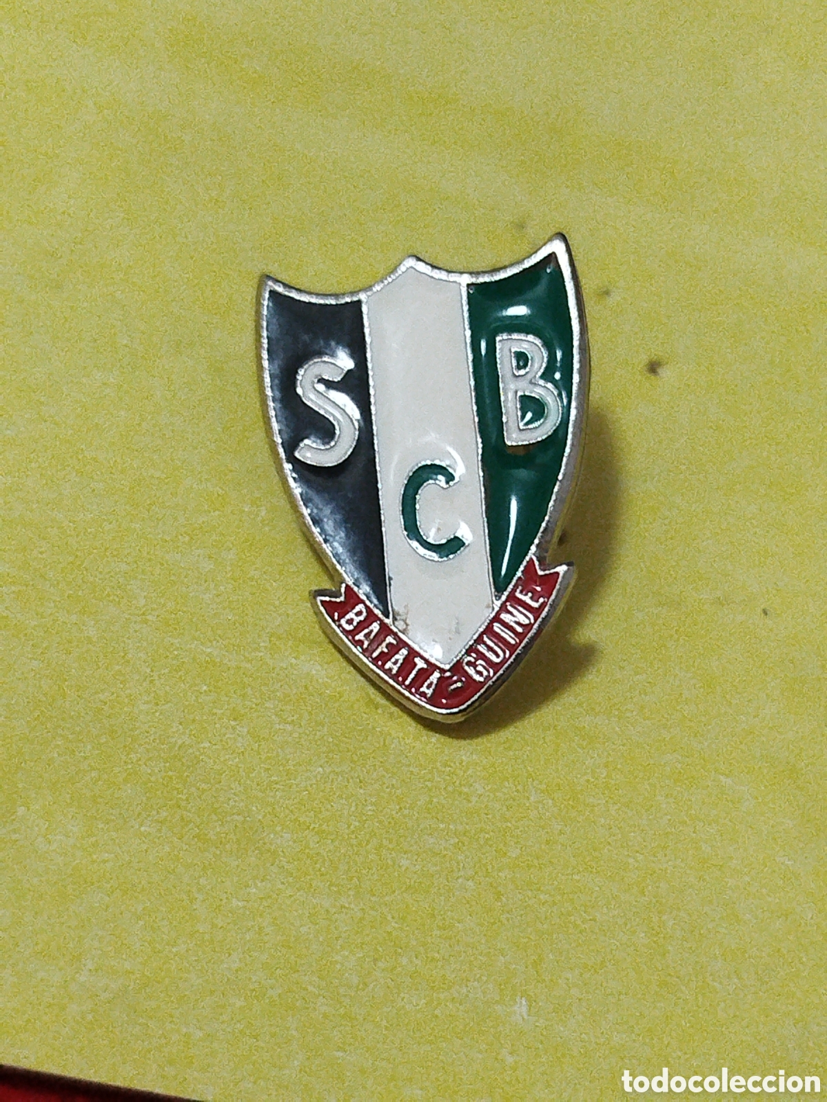 Sammelleidenschaft Sport: PINS DE FUTBOL S C.BAFATA-GUINE GUINEA BISAU