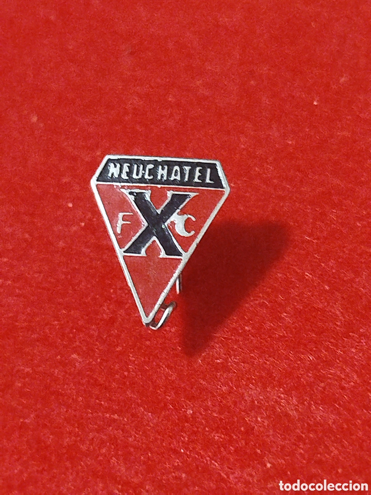 Sammelleidenschaft Sport: PINS DE FUTBOL NEUCHATEL XAMAX FC.SUIZA