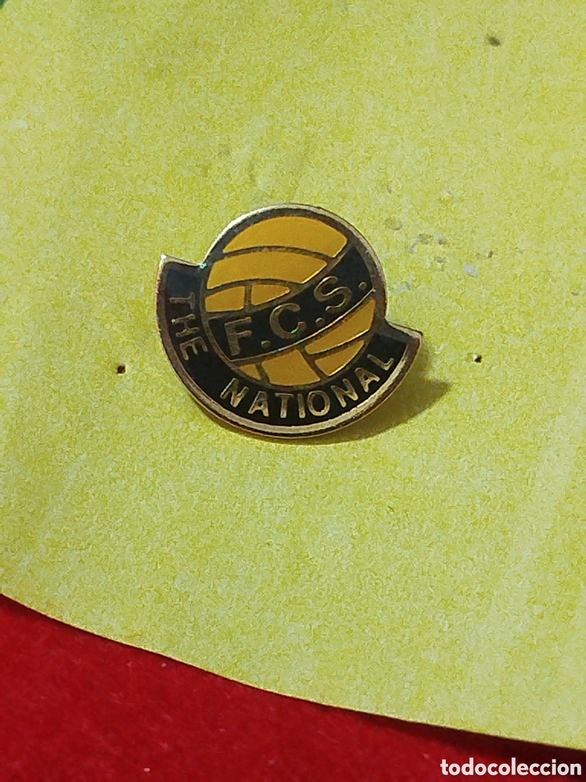 Sammelleidenschaft Sport: PINS DE FUTBOL THE NATIONAL.F.C.S LUXEMBURGO