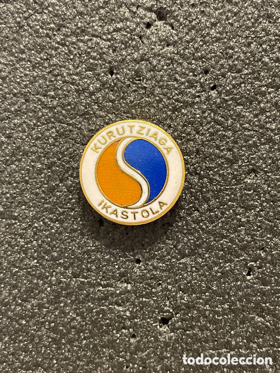 Collectionnisme sportif: Pin 360 KURUTZIAGA IKASTOLA - Durango (Vizcaya)
